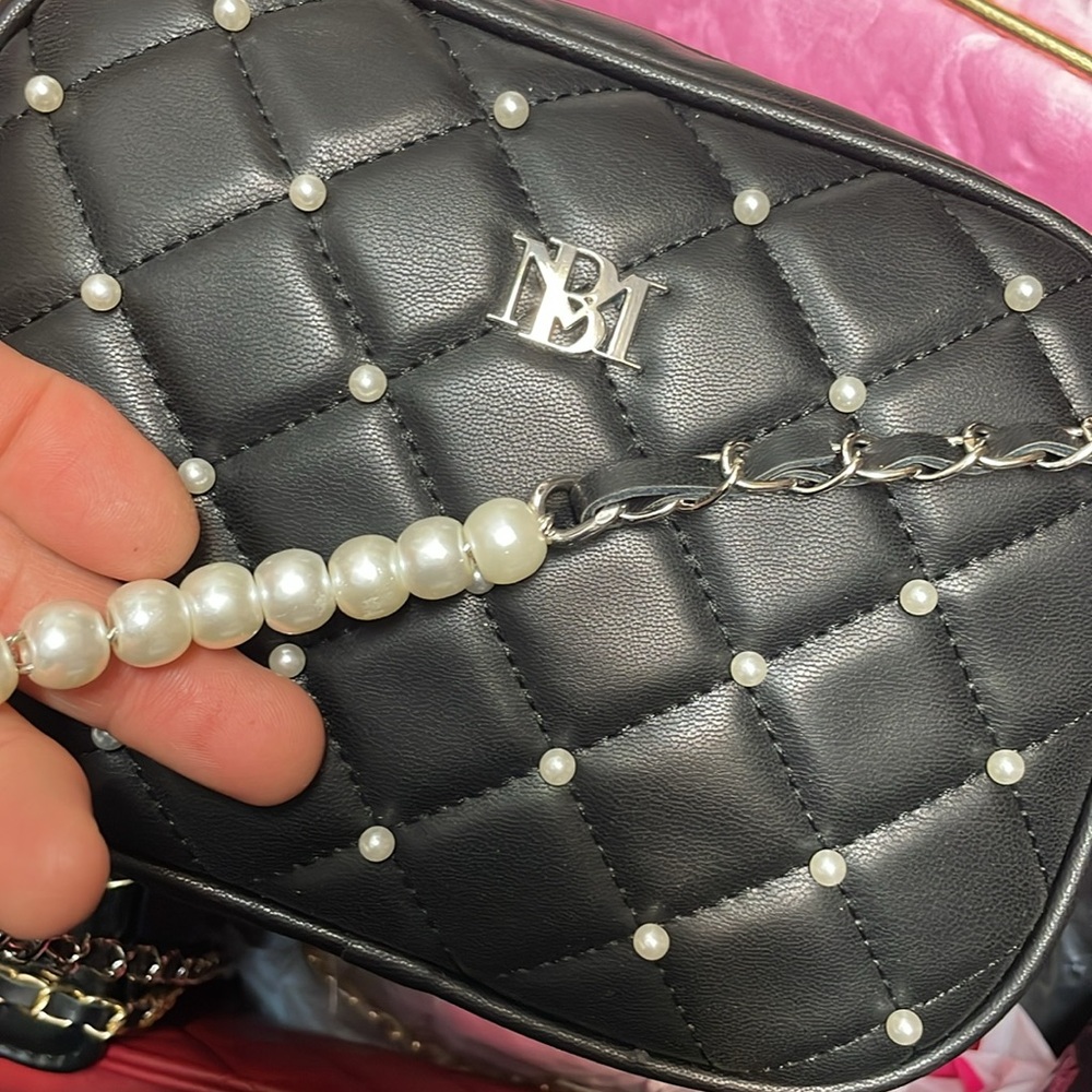 NWT Badgley Mischka Diamond Quilted Pearl Crossbody Vegan Leather Camera Bag - Picture 10 of 10